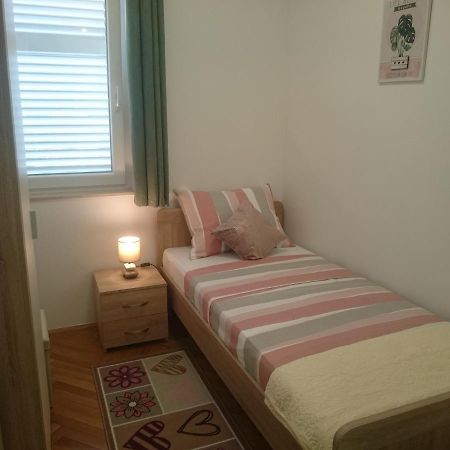 Apartman Sanja Apartment Ровин Екстериор снимка