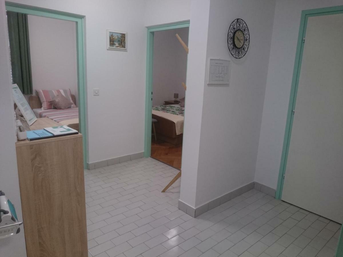 Apartman Sanja Apartment Ровин Екстериор снимка