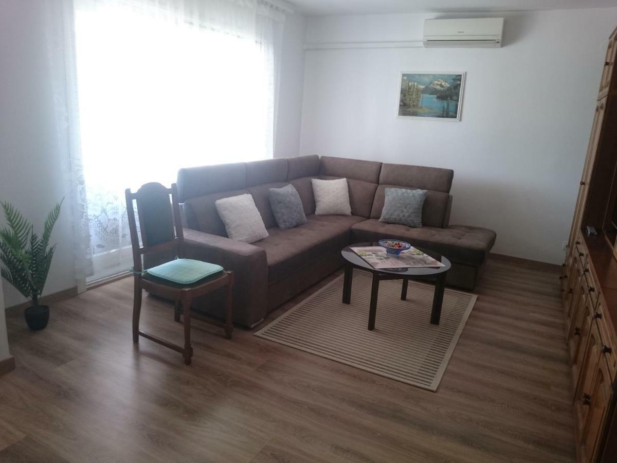 Apartman Sanja Apartment Ровин Екстериор снимка