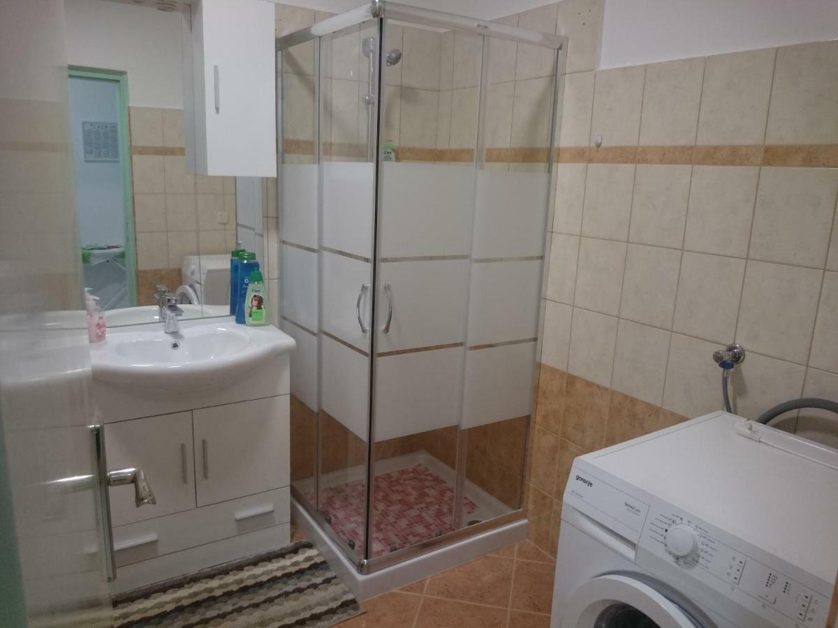 Apartman Sanja Apartment Ровин Екстериор снимка