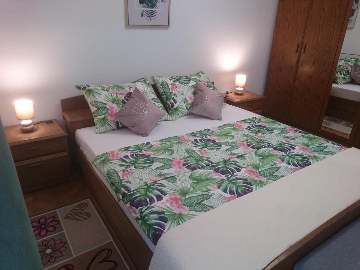 Apartman Sanja Apartment Ровин Екстериор снимка