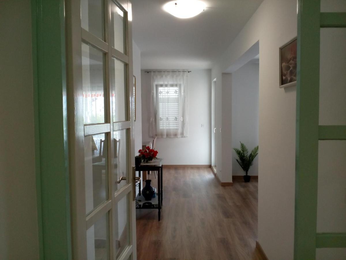 Apartman Sanja Apartment Ровин Екстериор снимка
