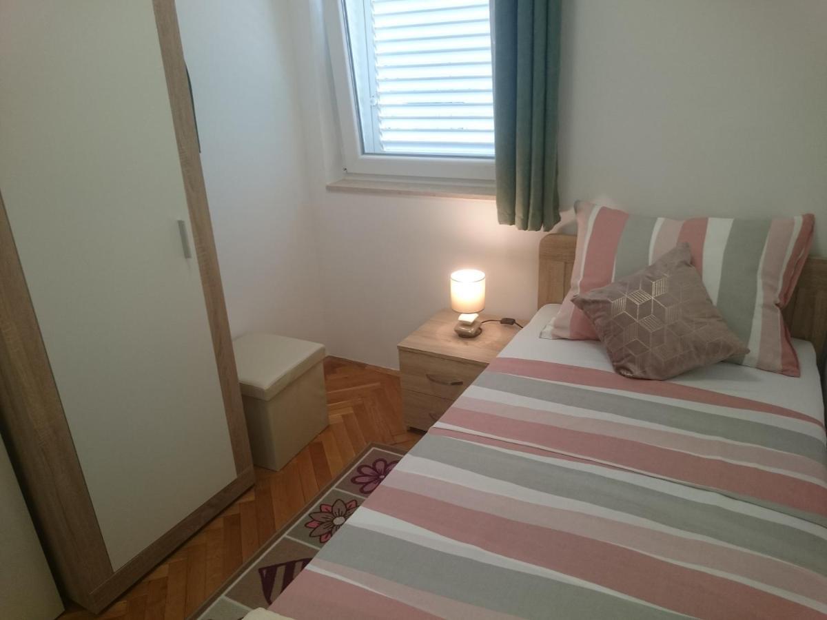 Apartman Sanja Apartment Ровин Екстериор снимка