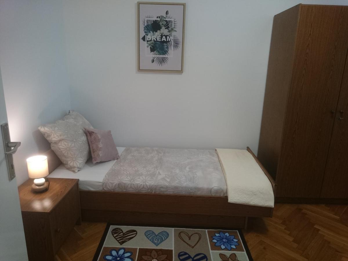 Apartman Sanja Apartment Ровин Екстериор снимка